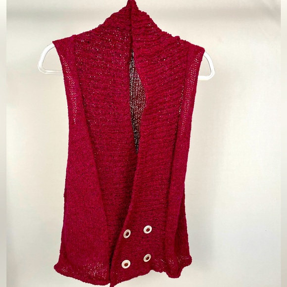 RED CARDIGAN VEST - Picture 1 of 3